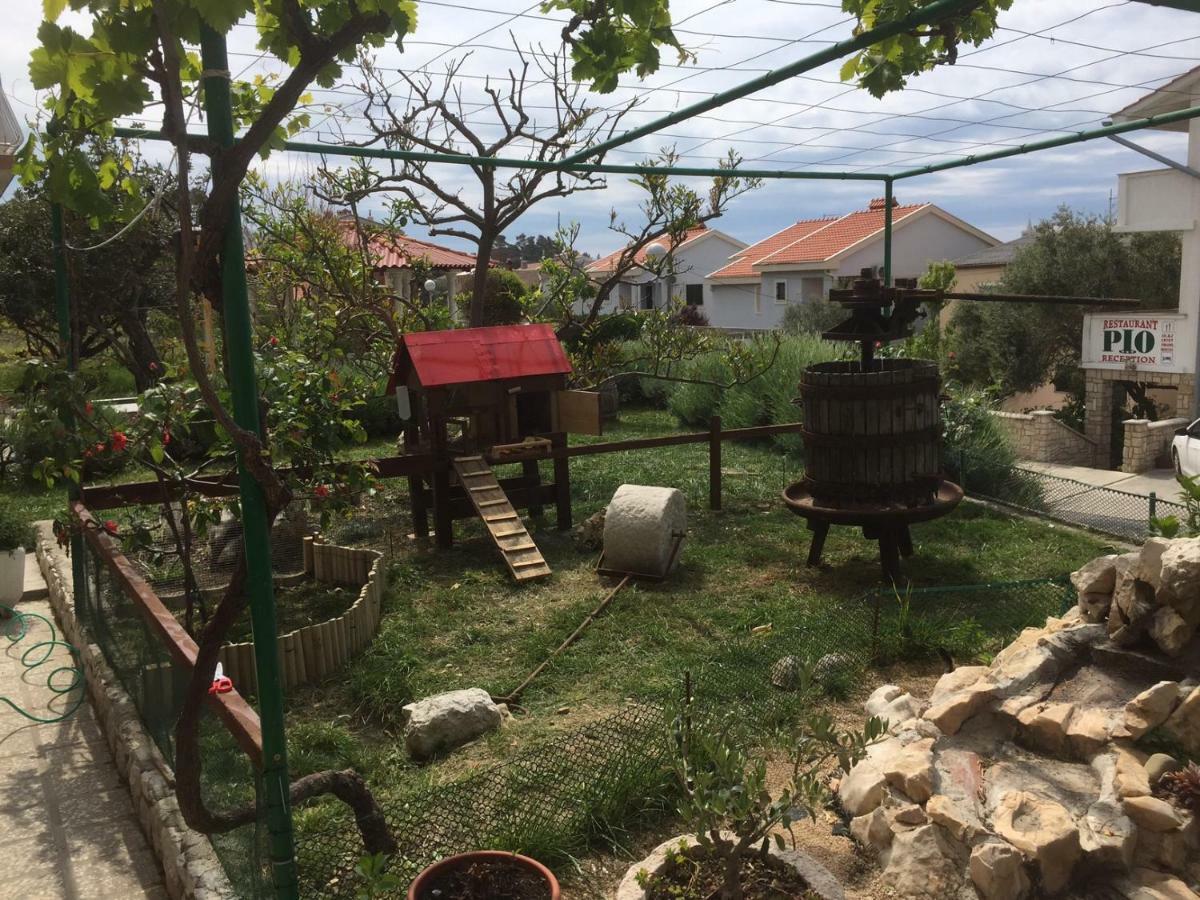 Apartmani Zorica Rab Town Exterior photo